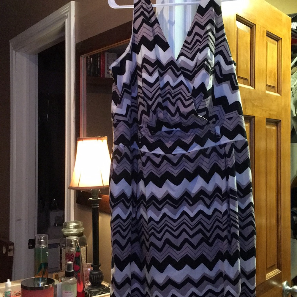 EUC Sleeveless Chevron print dress